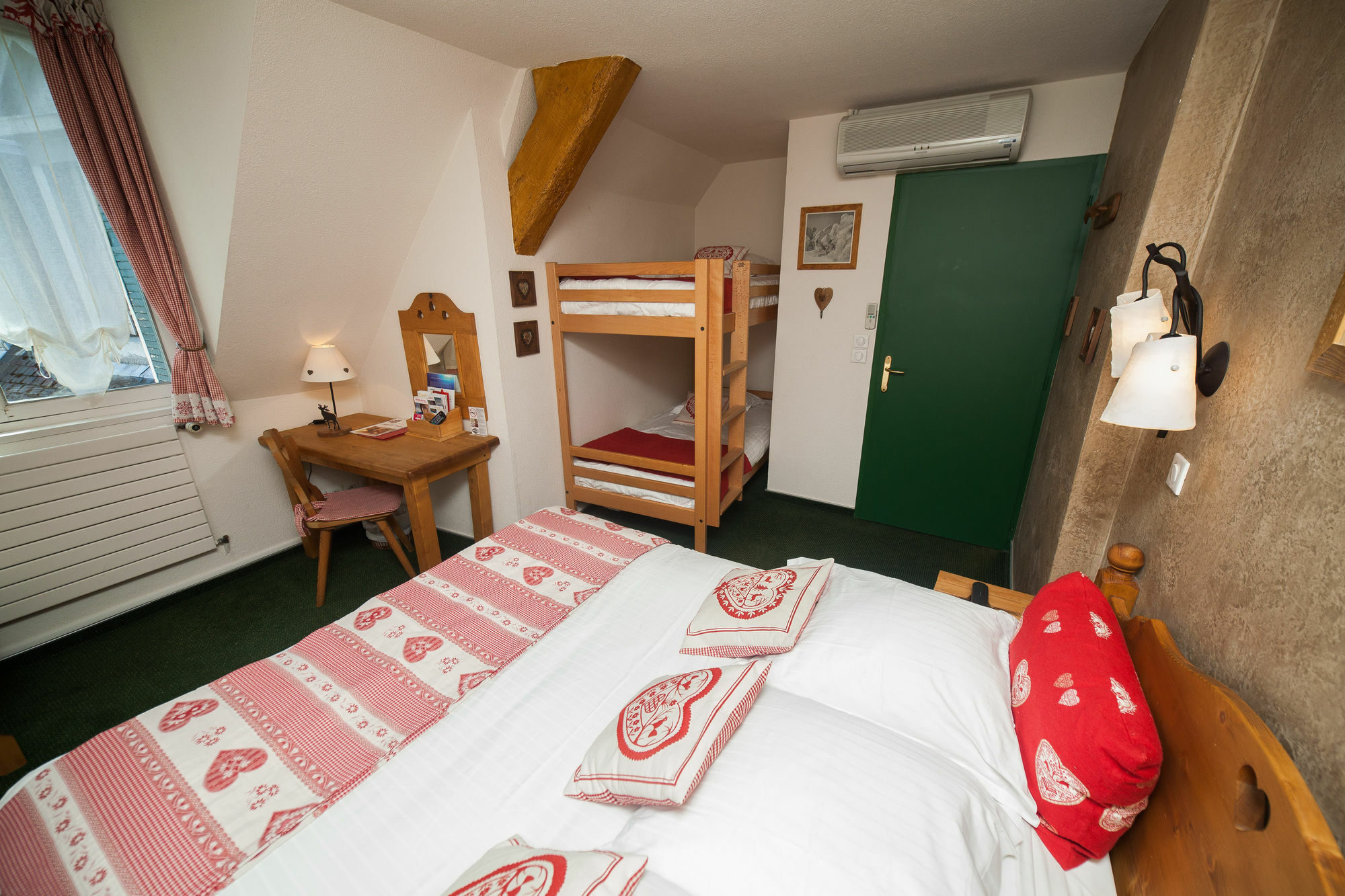 Des Princes, Centre Hotel